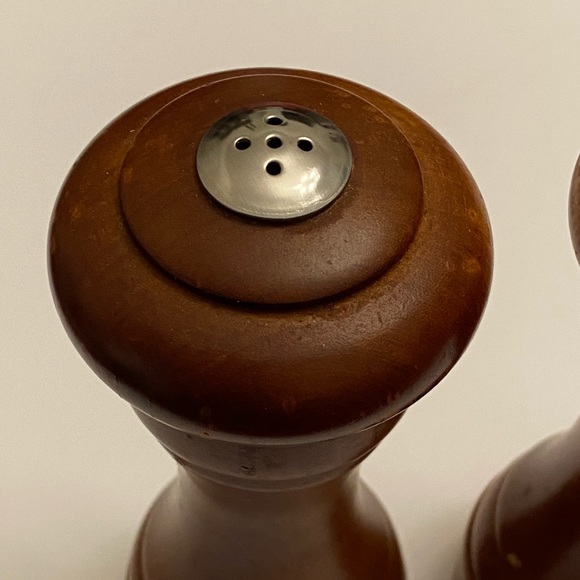 Vintage Wooden Brown Salt Shaker and Pepper Mill Grinder - Picture 4 of 13